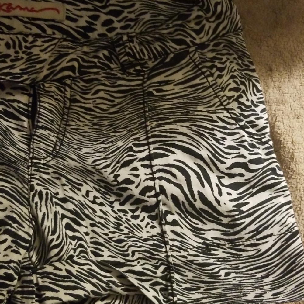 Shorts - Picture 3 of 4